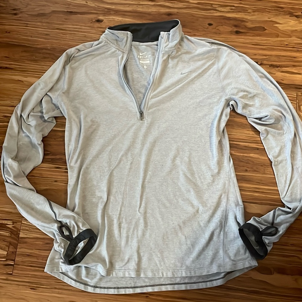 Lightly worn Nike quarter zip size M